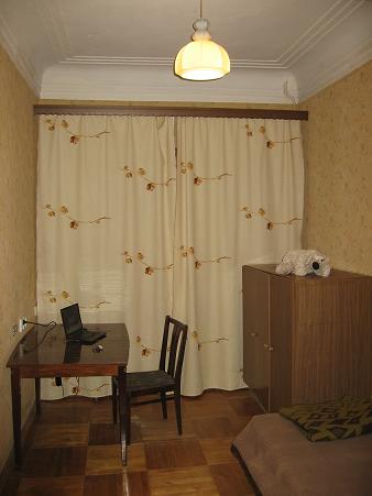 Окно в комнате